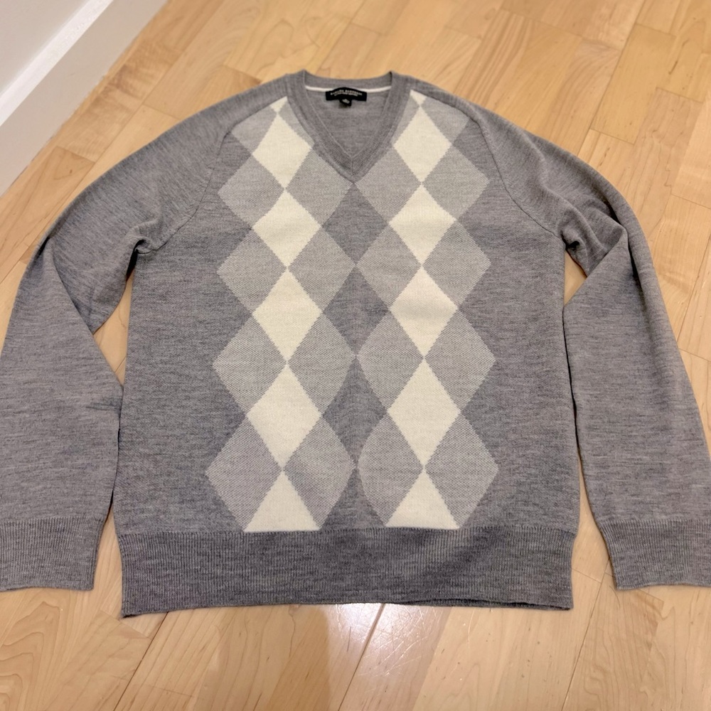 Banana Republic Merino Wool Argyle Vneck sweater size Medium